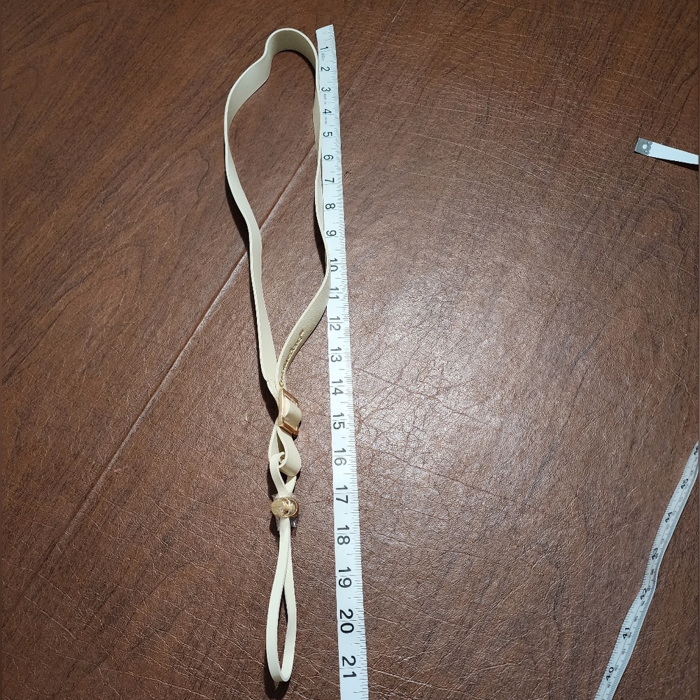 NWOT - Chic Cream Lanyard with Gold Details - Picture 2 of 5